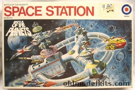 Entex Battle of the Planets Space Station with G1/G2/G3/G4/G5 Vehicles, 8411 plastic model kit